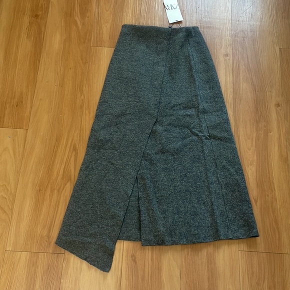 Wool slit Skirt - Picture 8 of 11